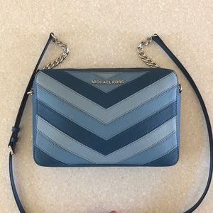Michael Kors Cross body bag like new